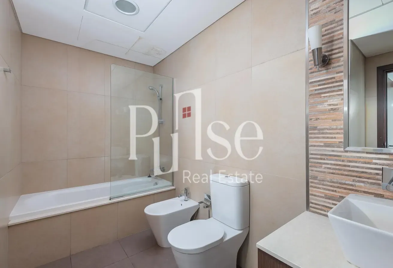 Modern and Spacious 1BR | DIFC & Sea Facing