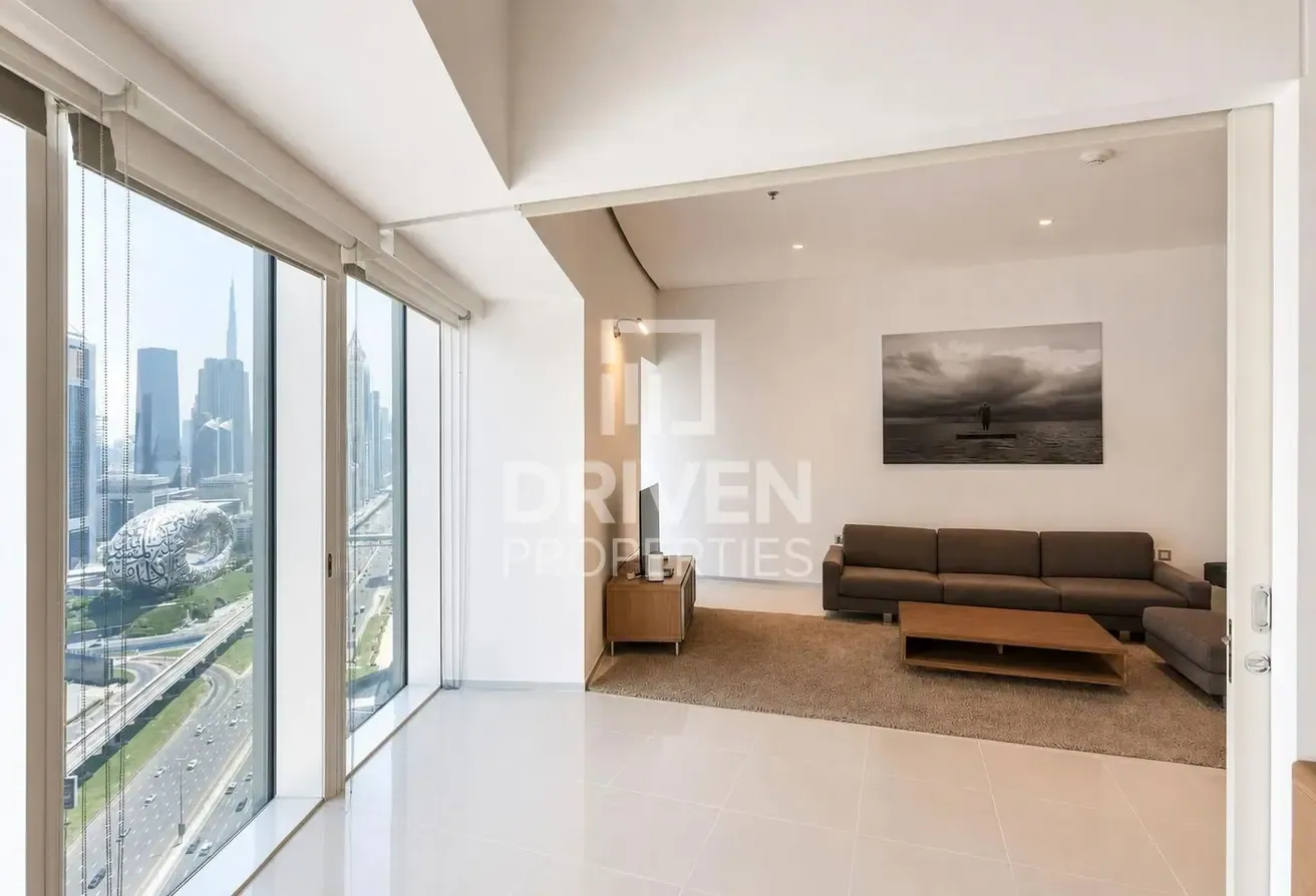 Stunning Apt and Huge Layout | Prime Location
