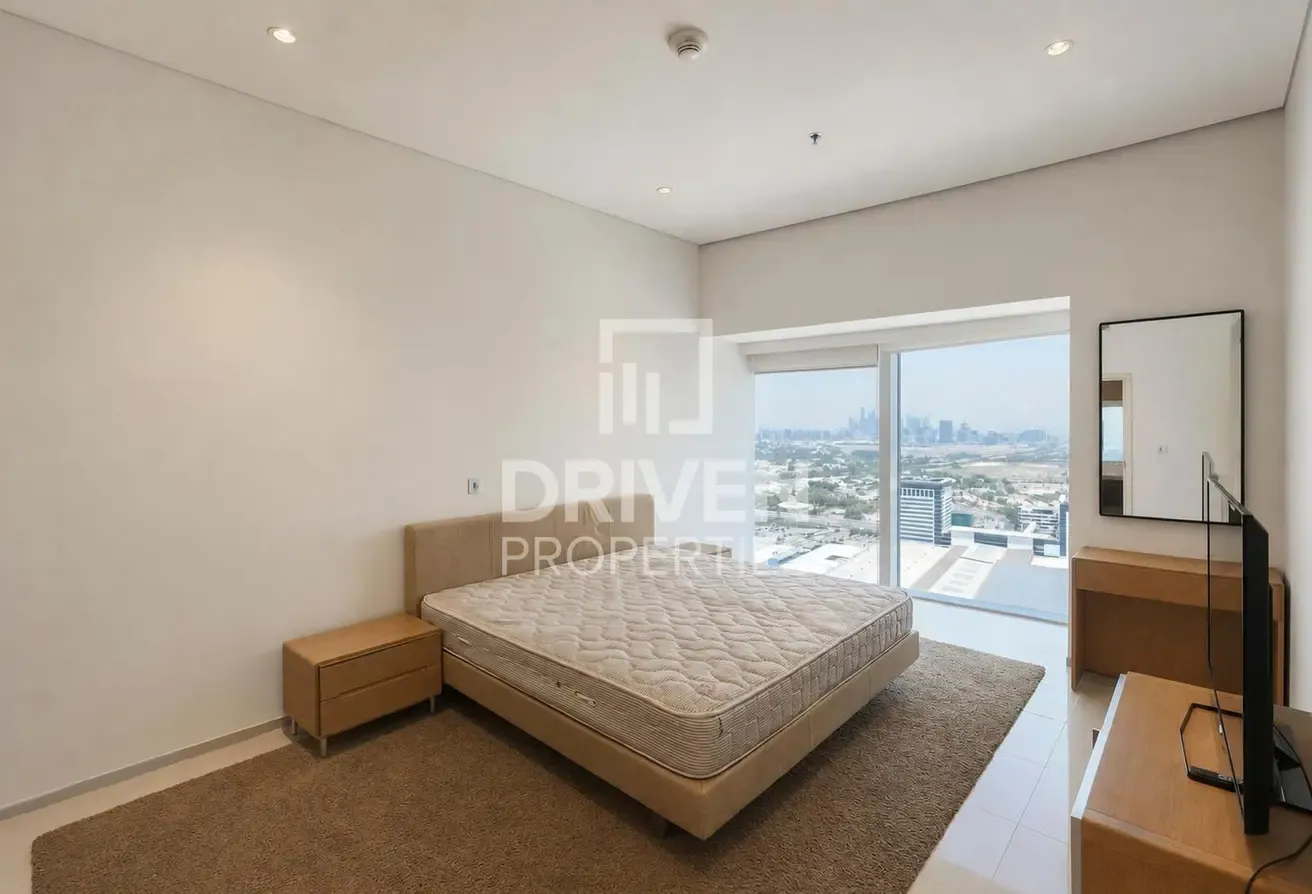 Stunning Apt and Huge Layout | Prime Location