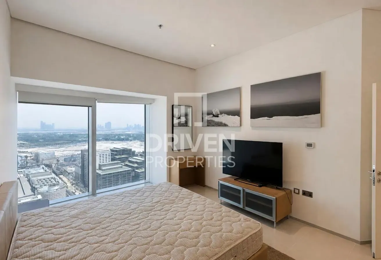 Stunning Apt and Huge Layout | Prime Location