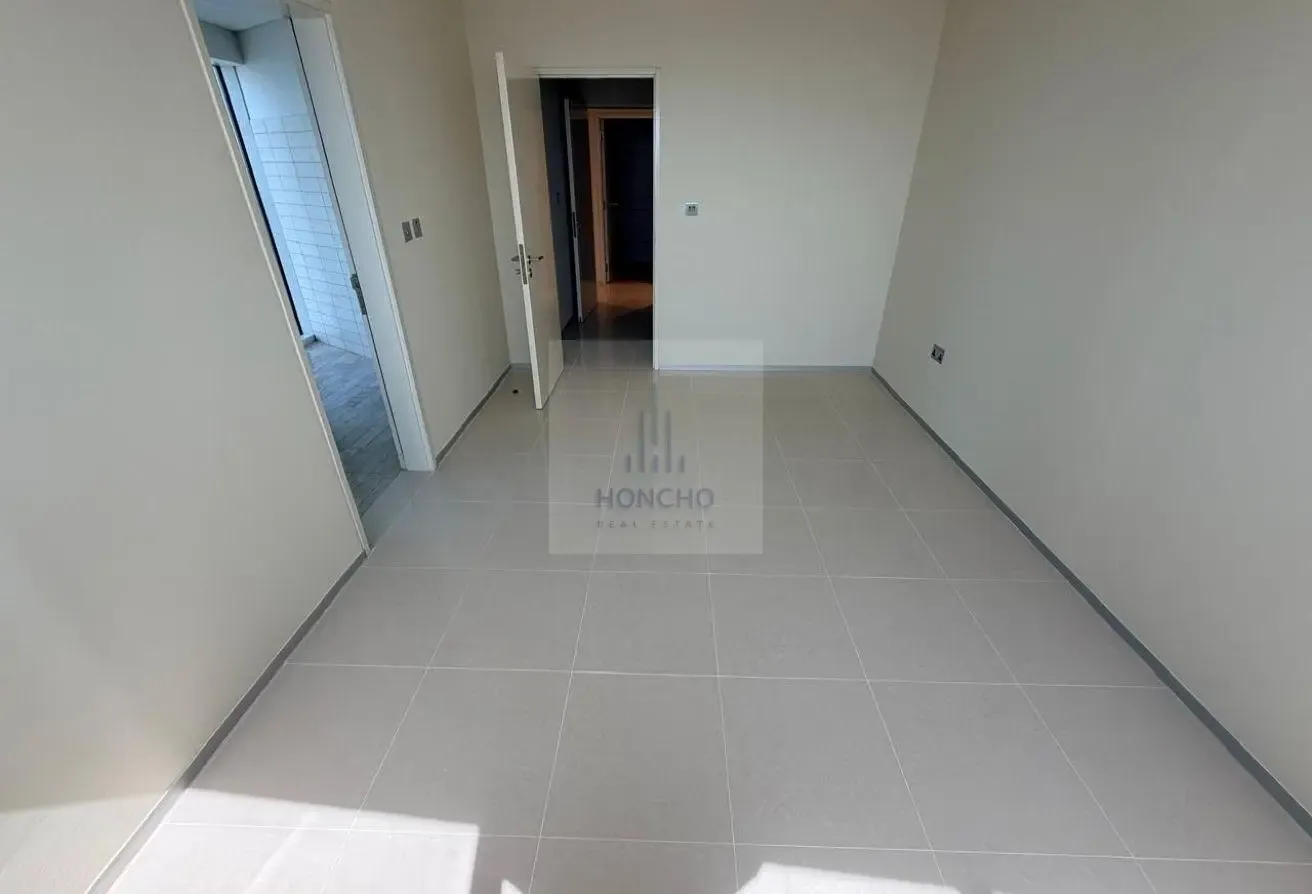 2 BR Apartment on 37th Floor with Water Views
