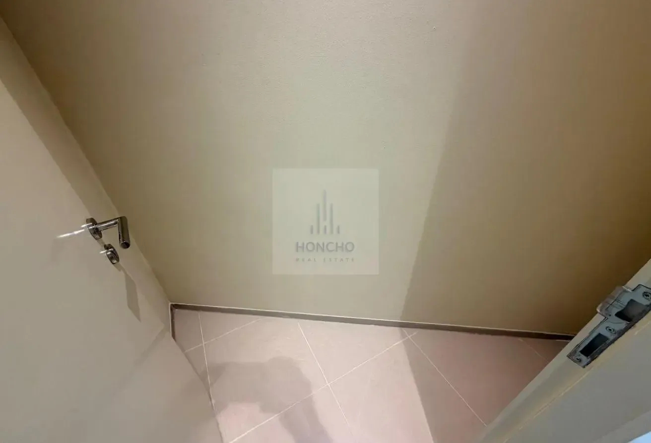 2 BR Apartment on 37th Floor with Water Views