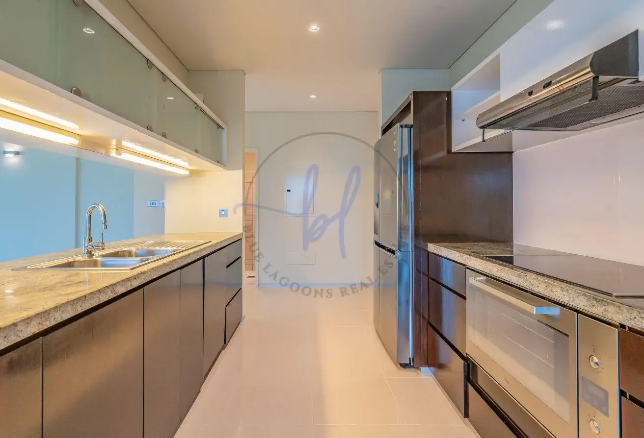Iconic Tower | Bright & Spacious | Prime SZR Unit