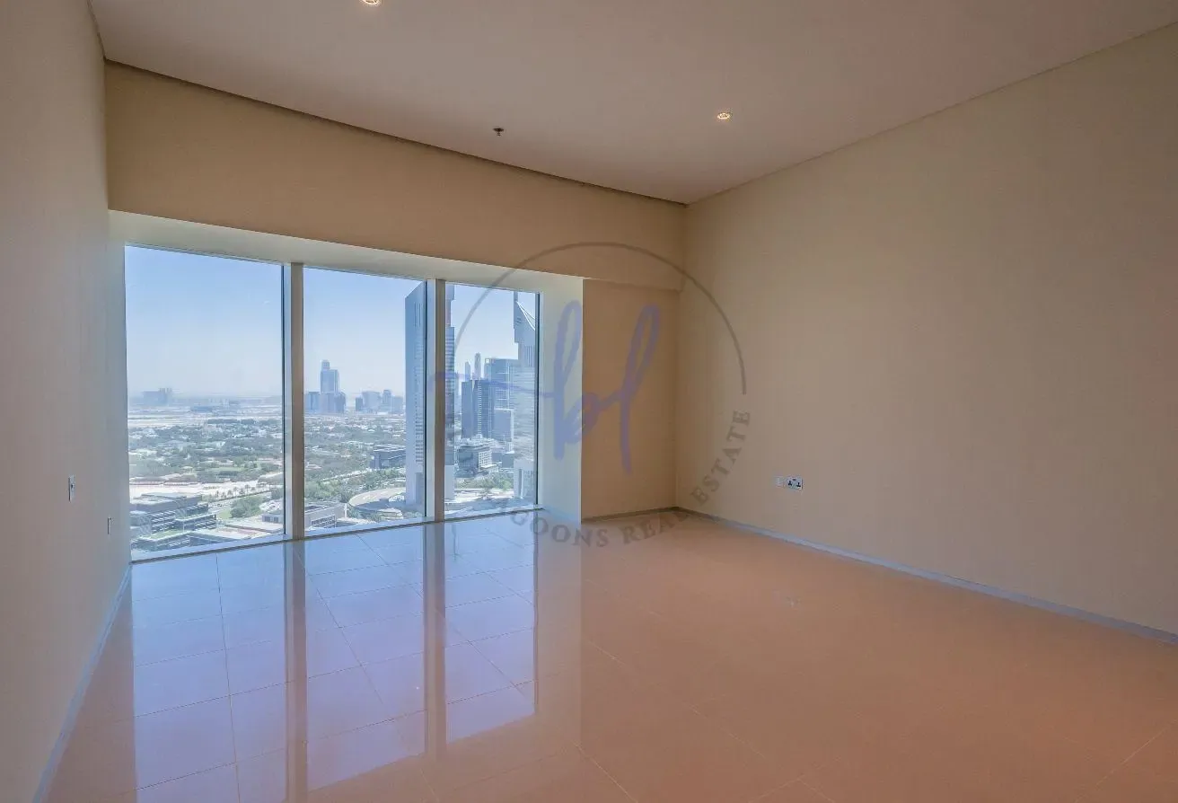 Iconic Tower | Bright & Spacious | Prime SZR Unit