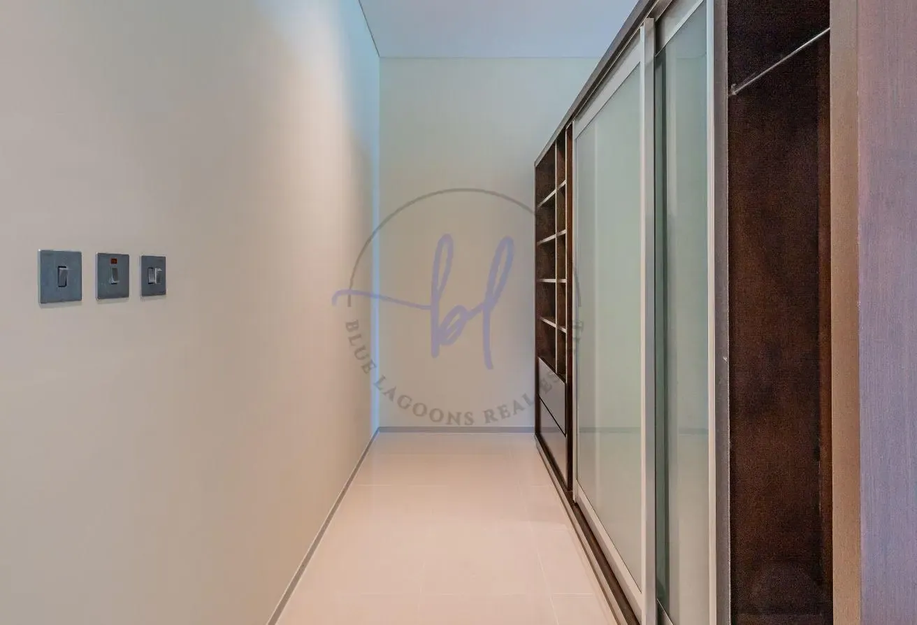 Iconic Tower | Bright & Spacious | Prime SZR Unit