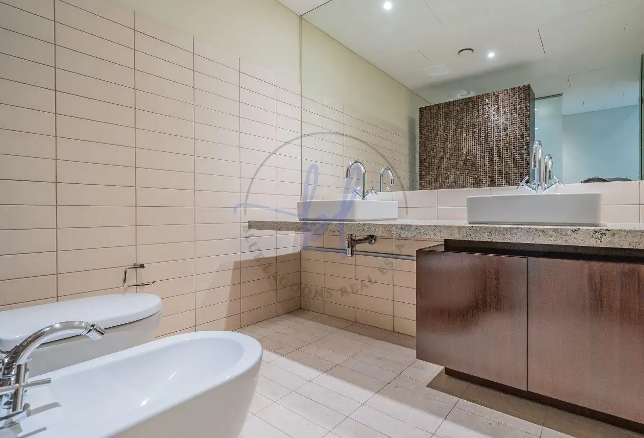 Iconic Tower | Bright & Spacious | Prime SZR Unit