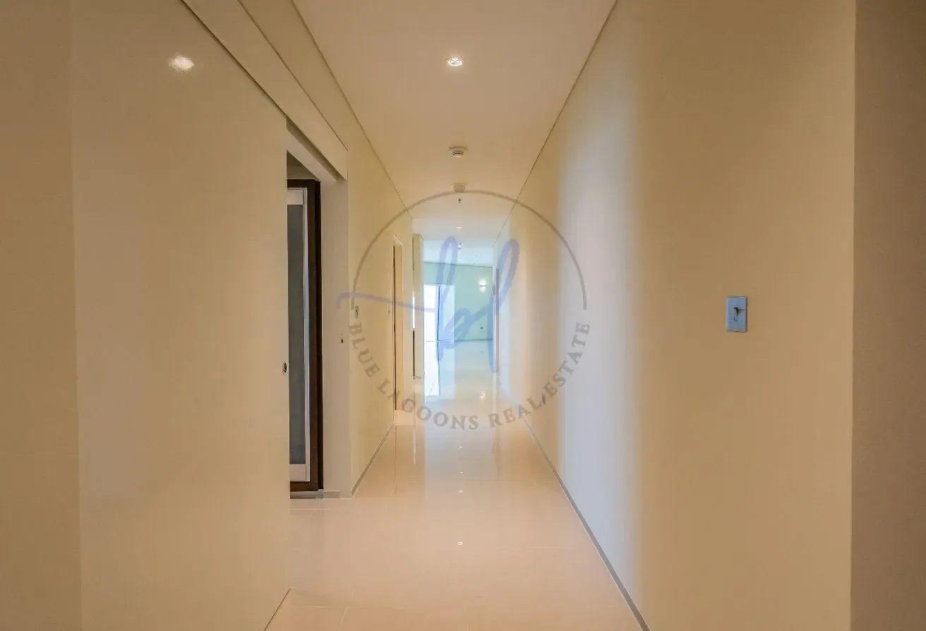 Iconic Tower | Bright & Spacious | Prime SZR Unit