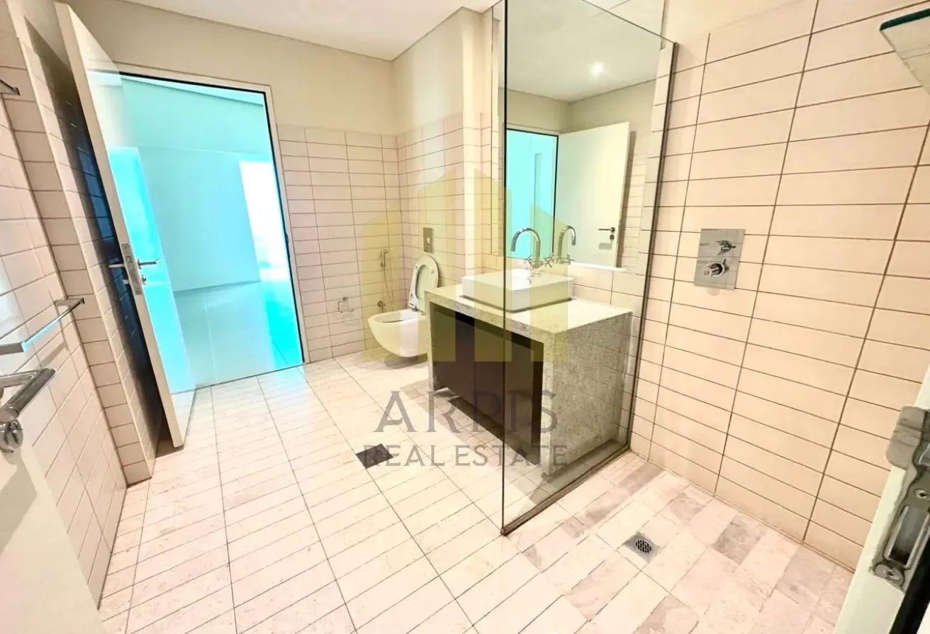Luxury 2BR | Near Metro | Sheikh Zayed Rd