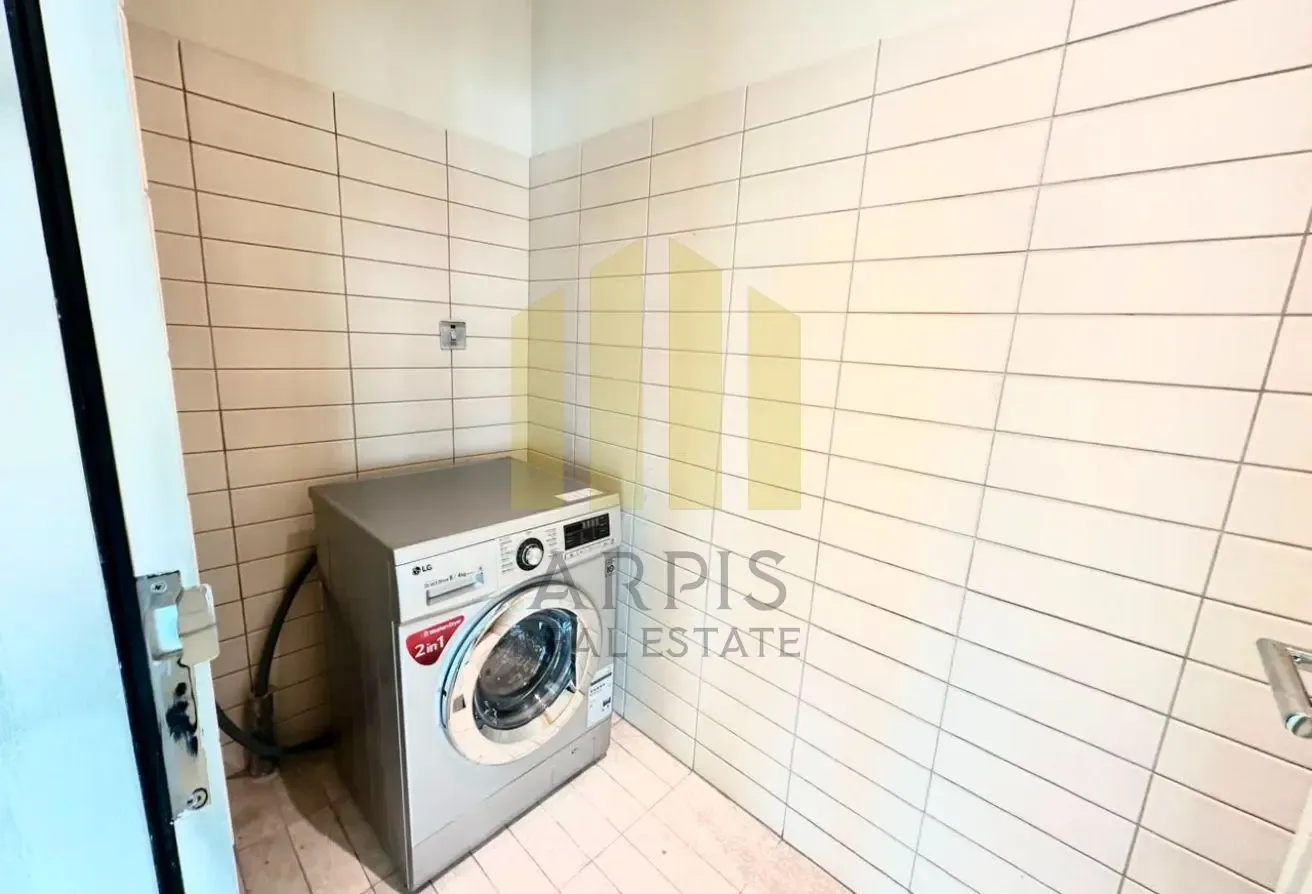 Luxury 2BR | Near Metro | Sheikh Zayed Rd