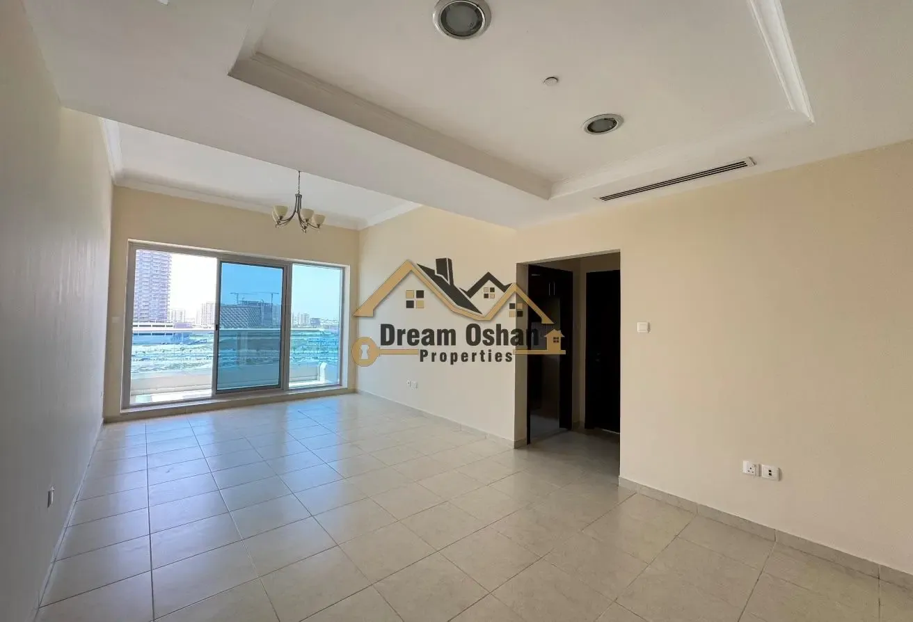 BiG Layout 1Bhk With Balcony Close Kitchen