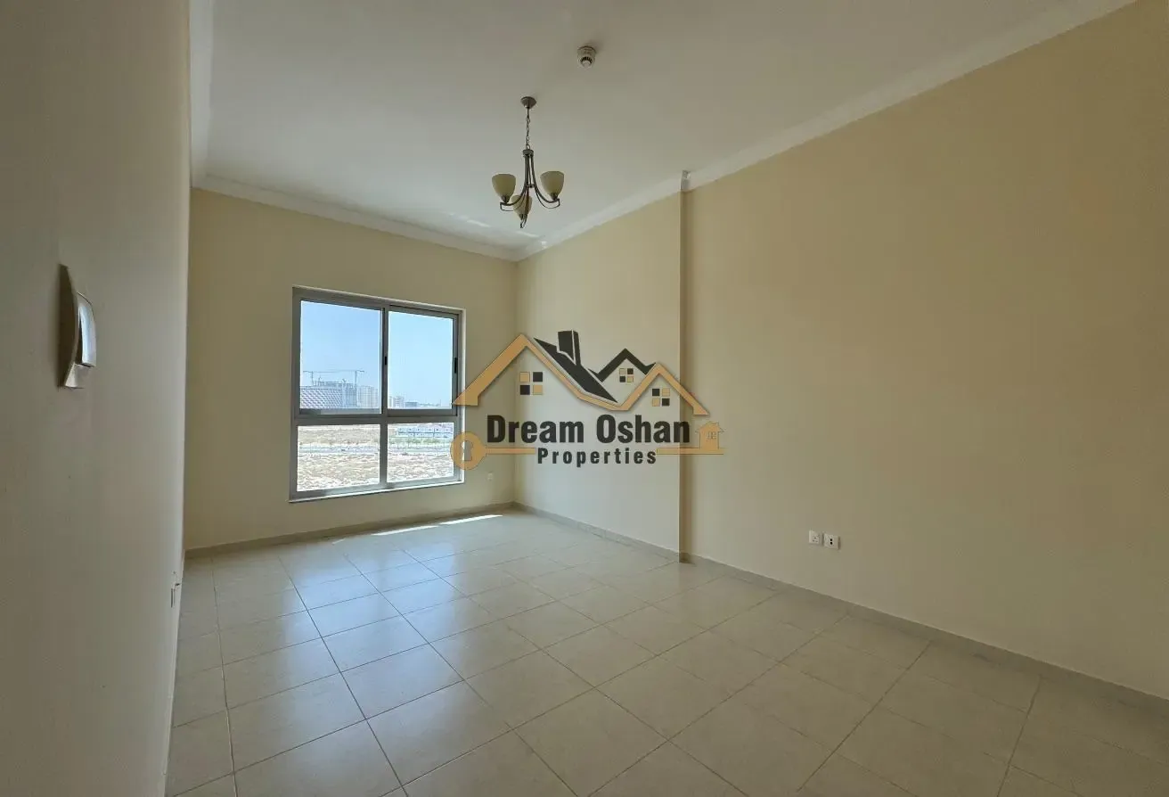 BiG Layout 1Bhk With Balcony Close Kitchen