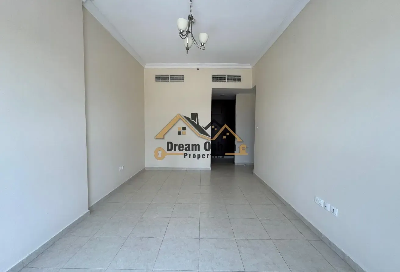BiG Layout 1Bhk With Balcony Close Kitchen