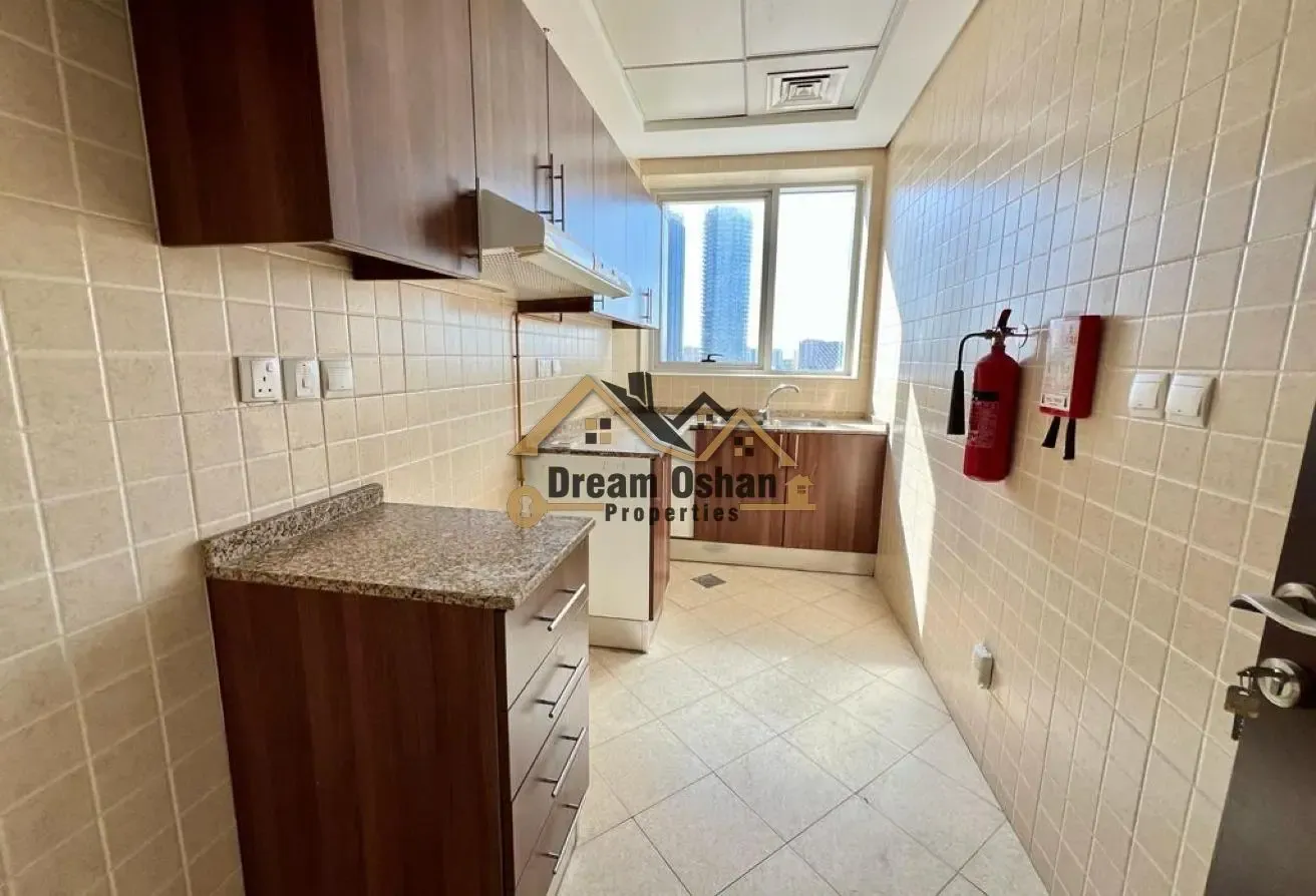 BiG Layout Bright 1BHK With Close kitchen