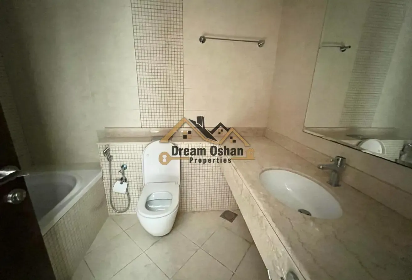 BiG Layout Bright 1BHK With Close kitchen