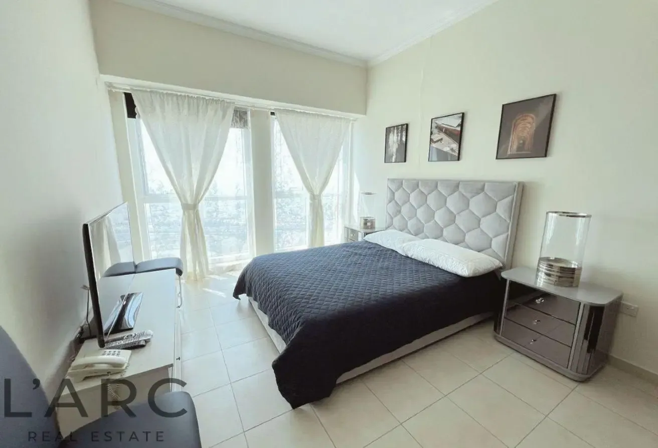 Canal View  |  High Floor  |  Vacant