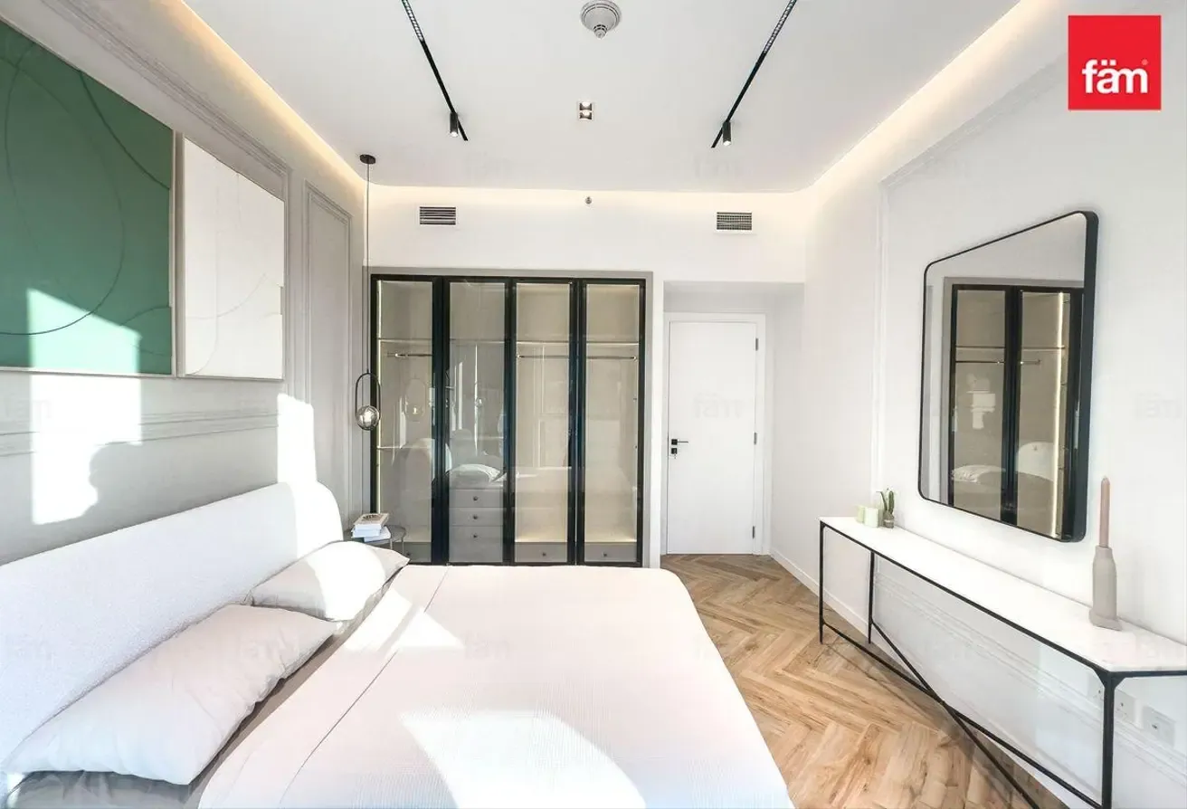 Upgraded APT | Partial Canal View | Furnished