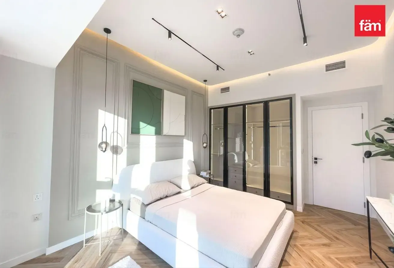Upgraded APT | Partial Canal View | Furnished