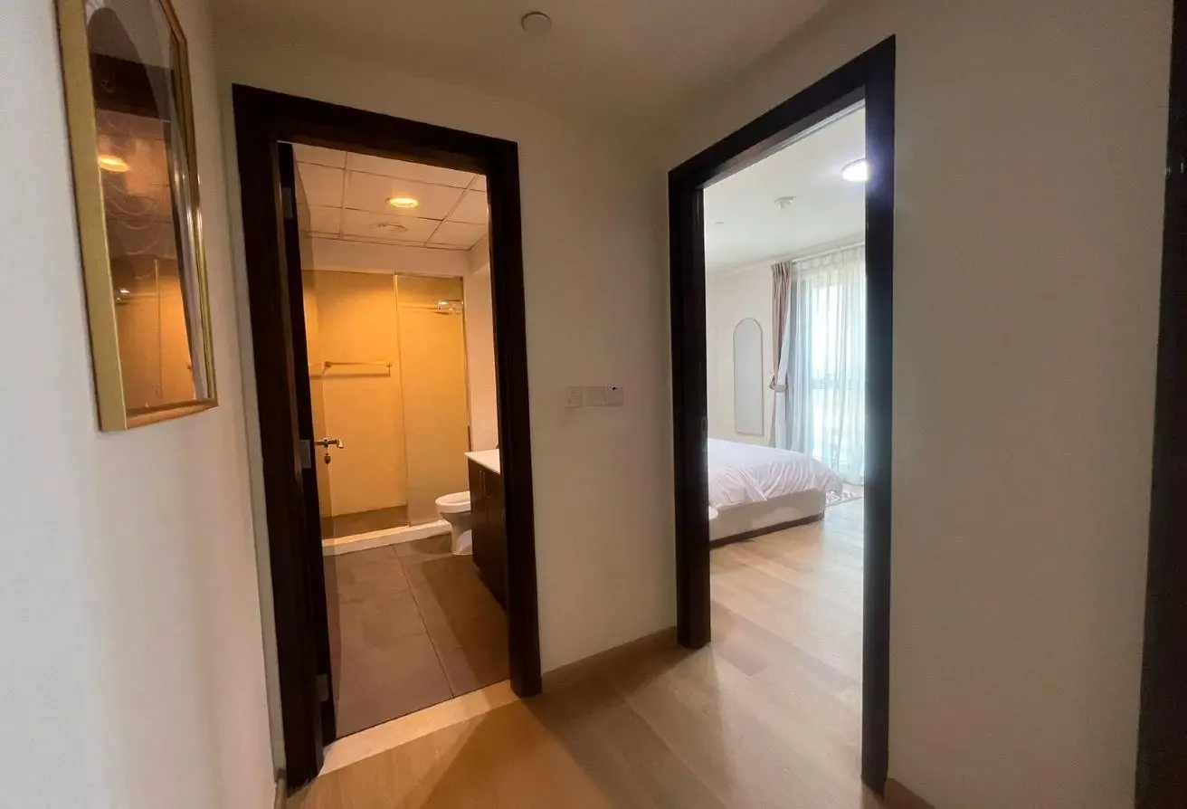 Fully Furnished 1-BHK| PartialCanal & City Views |