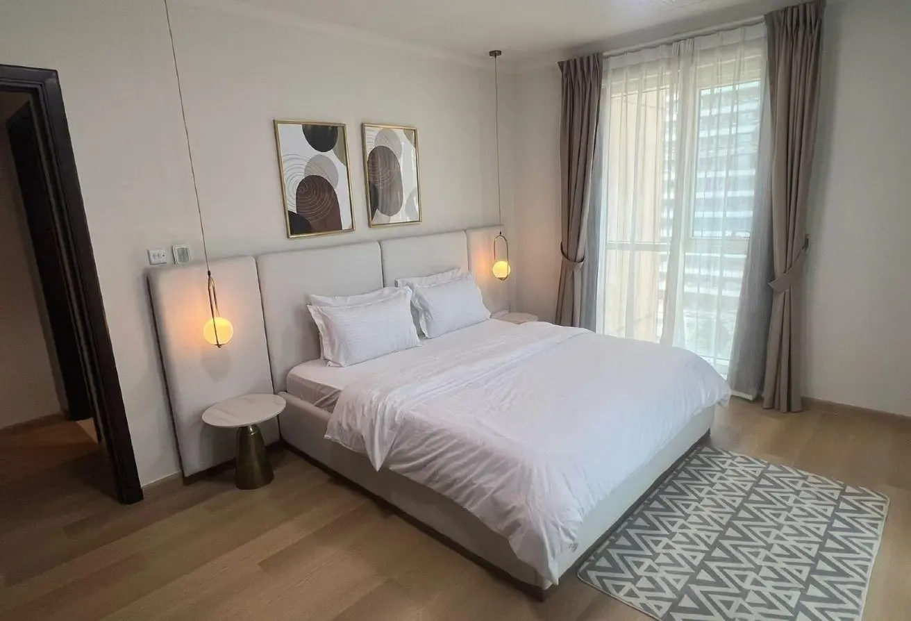 Fully Furnished 1-BHK| PartialCanal & City Views |