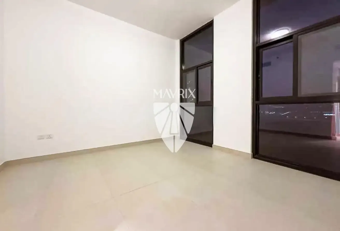4 Cheques | Unfurnished | 10min Walk to Metro