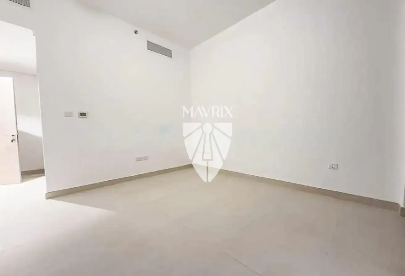 4 Cheques | Unfurnished | 10min Walk to Metro
