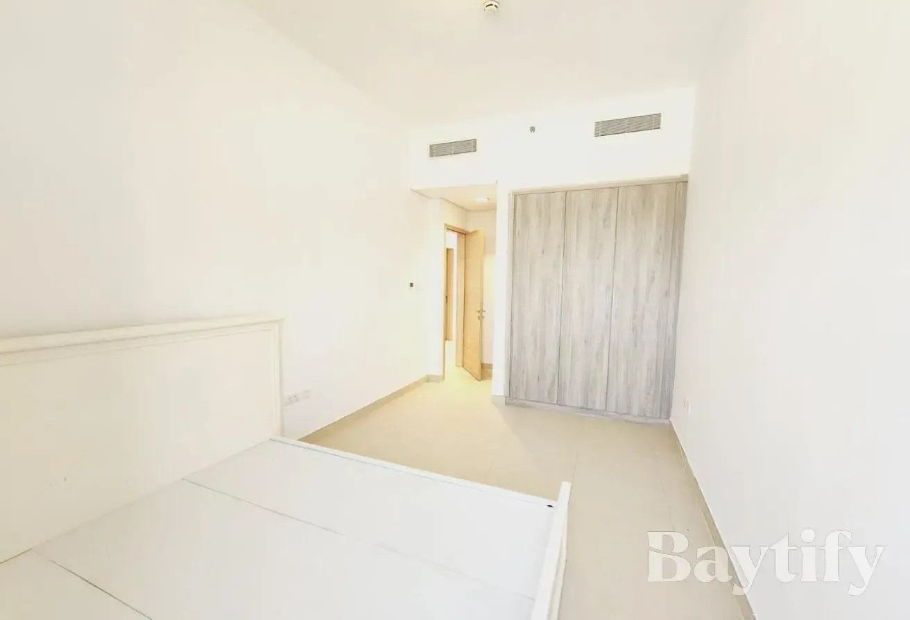 SPACIOUS | HUGE TERRACE | MID FLOOR
