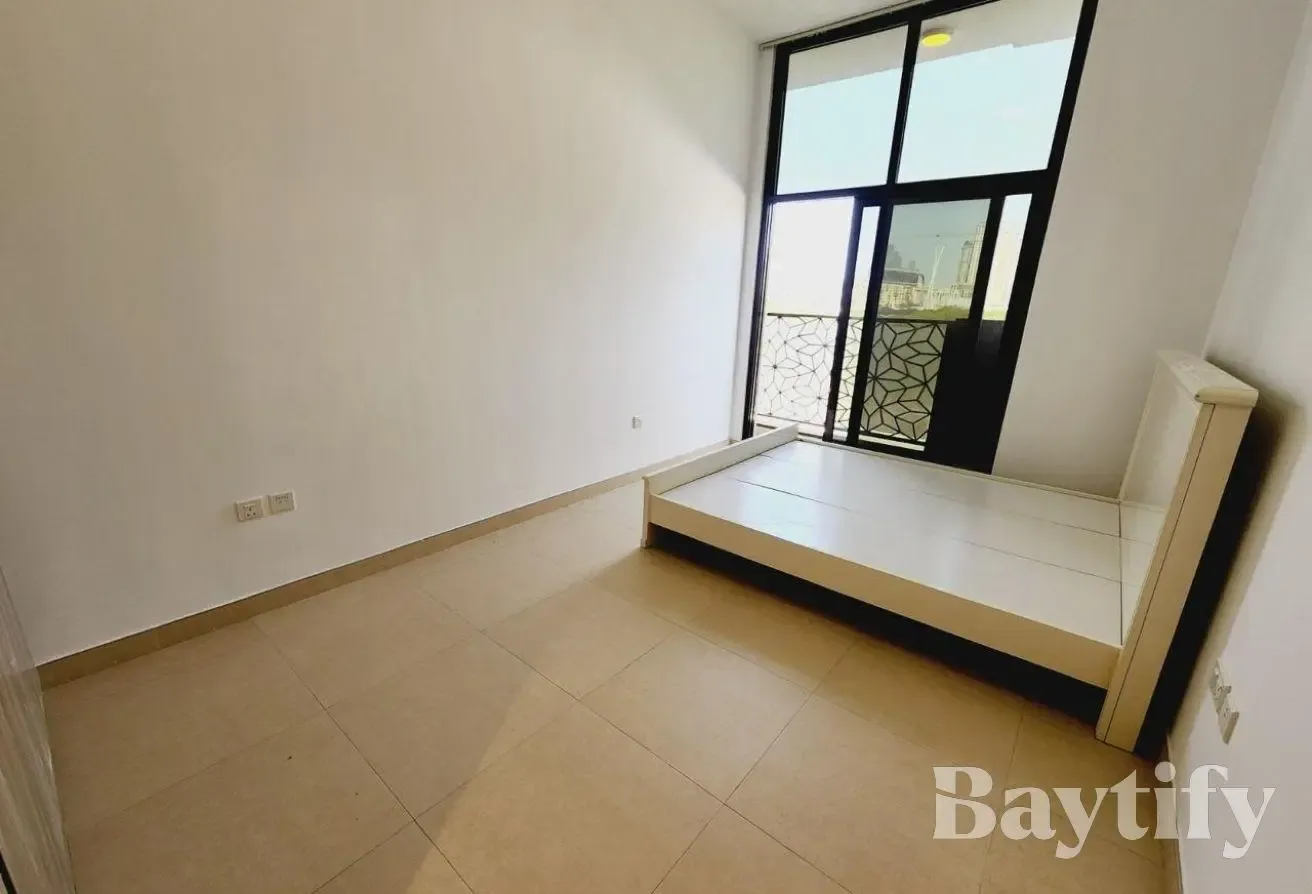 SPACIOUS | HUGE TERRACE | MID FLOOR