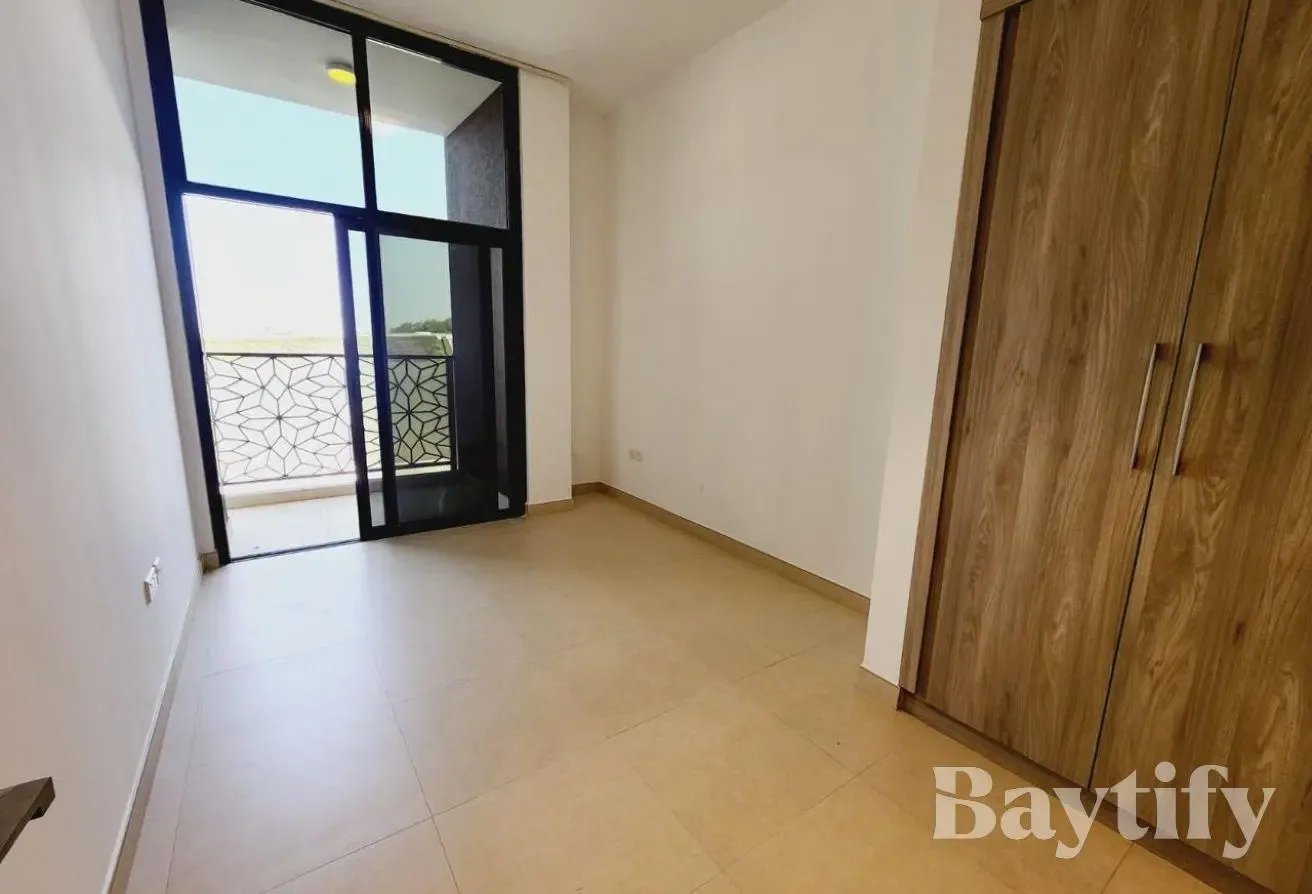 SPACIOUS | HUGE TERRACE | MID FLOOR