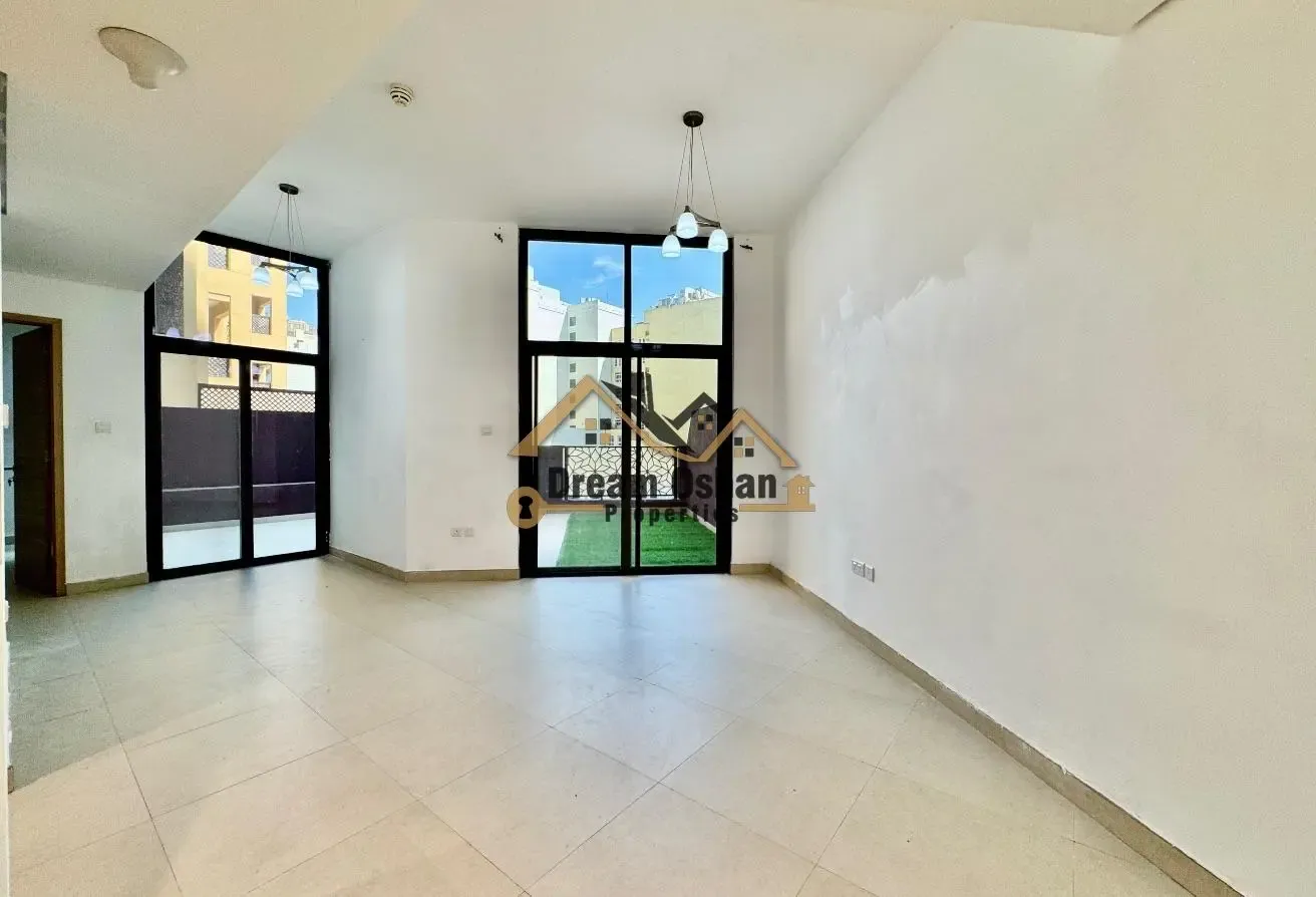 1-BR Nearby Metro•Huge Terrace•Gym-Pool-Parking