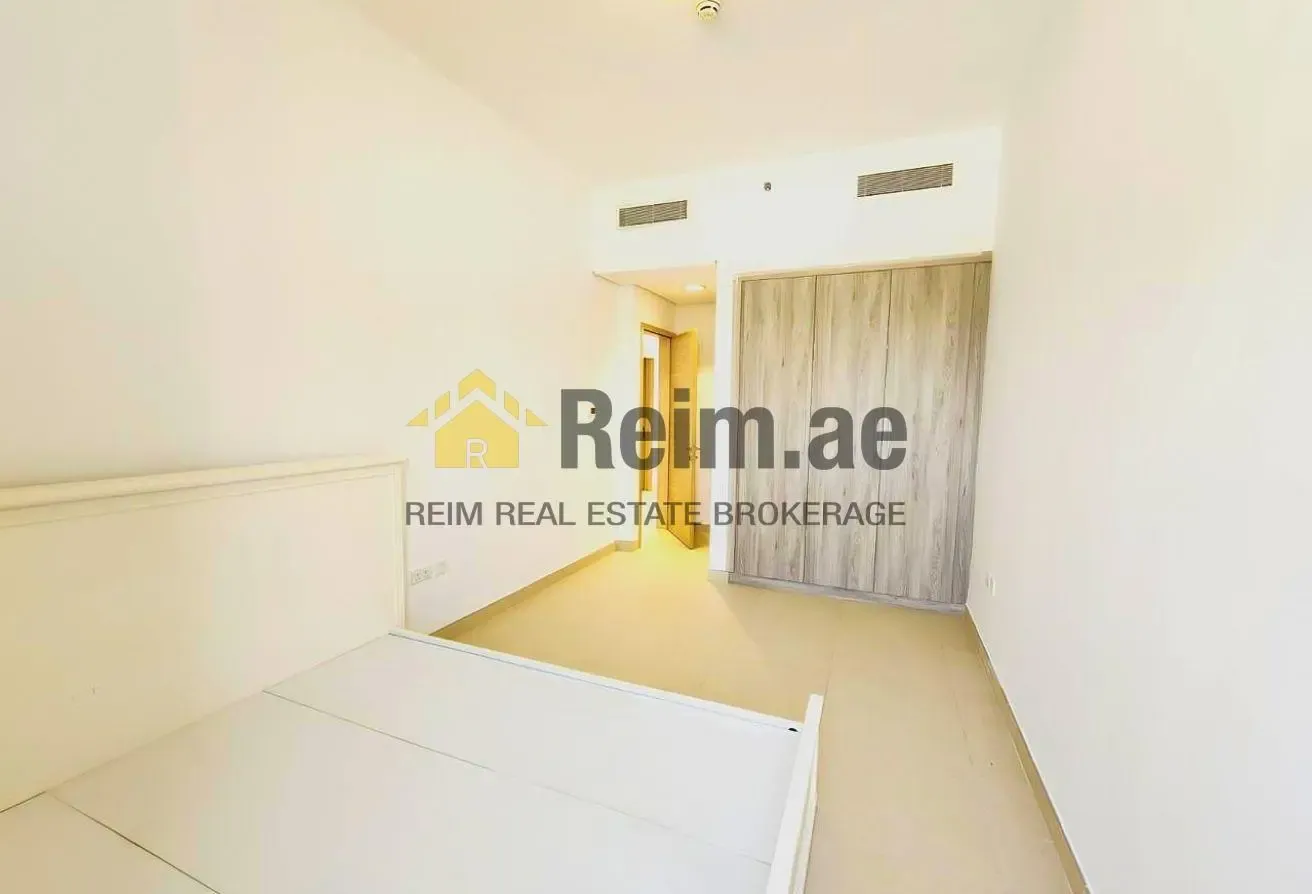 Burj Khalifa View | Well Maintained | Near Metro