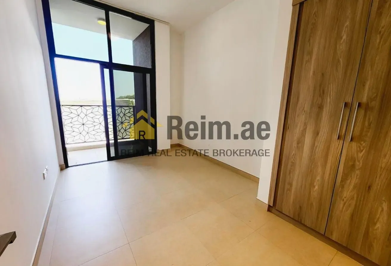 Burj Khalifa View | Well Maintained | Near Metro