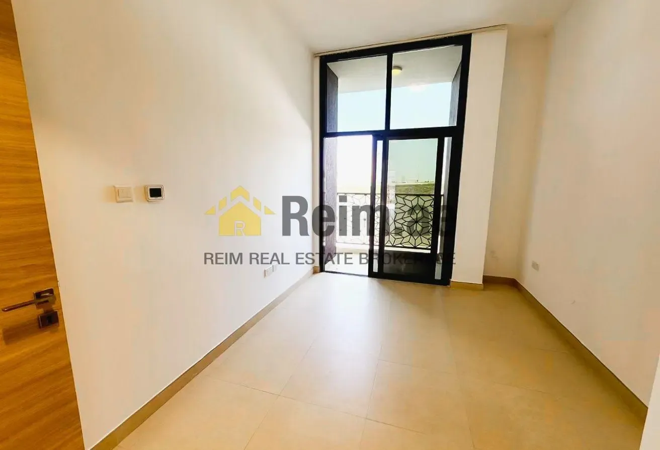Burj Khalifa View | Well Maintained | Near Metro