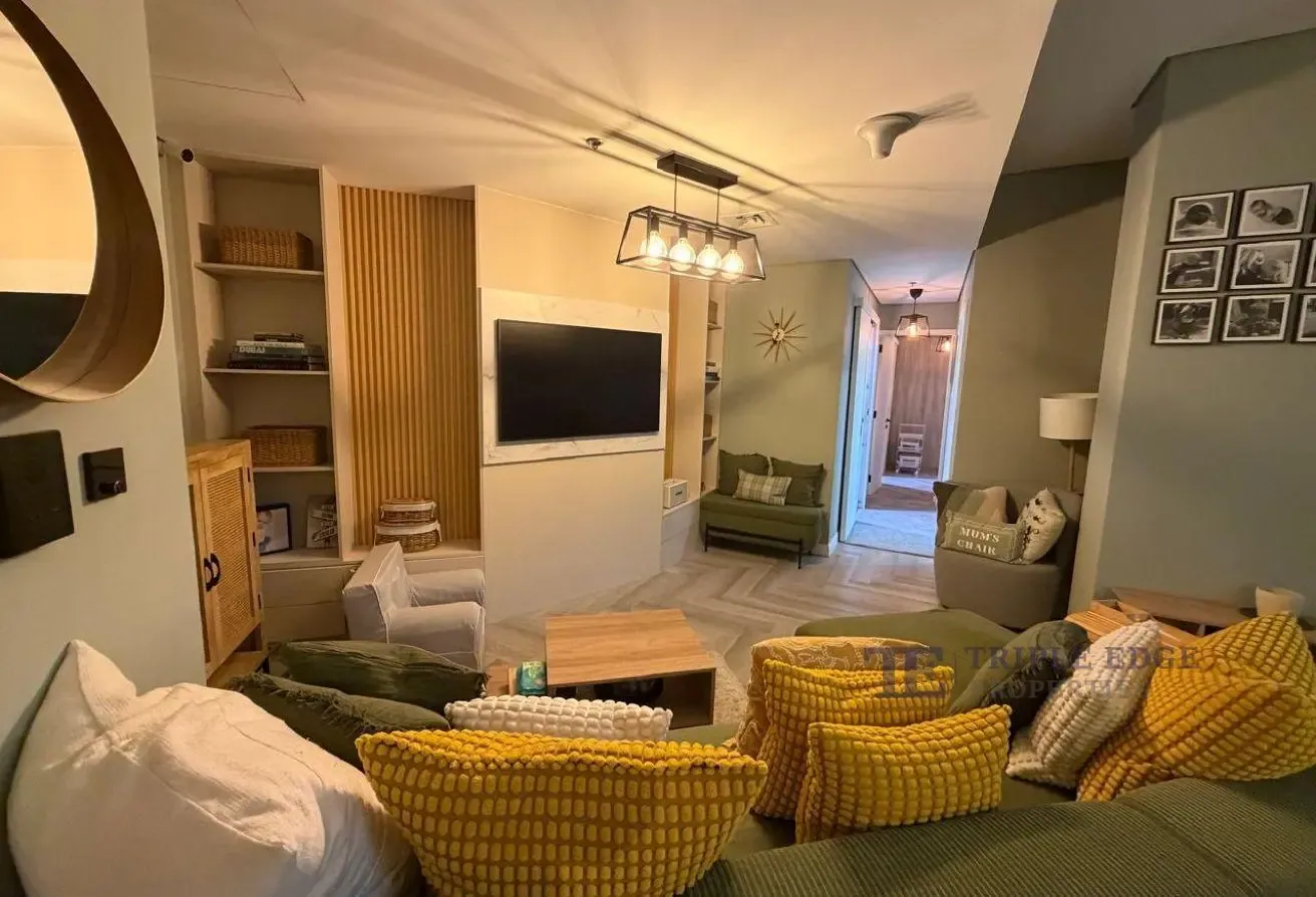 UPGRADED | UNFURNISHED | ONE + STUDY