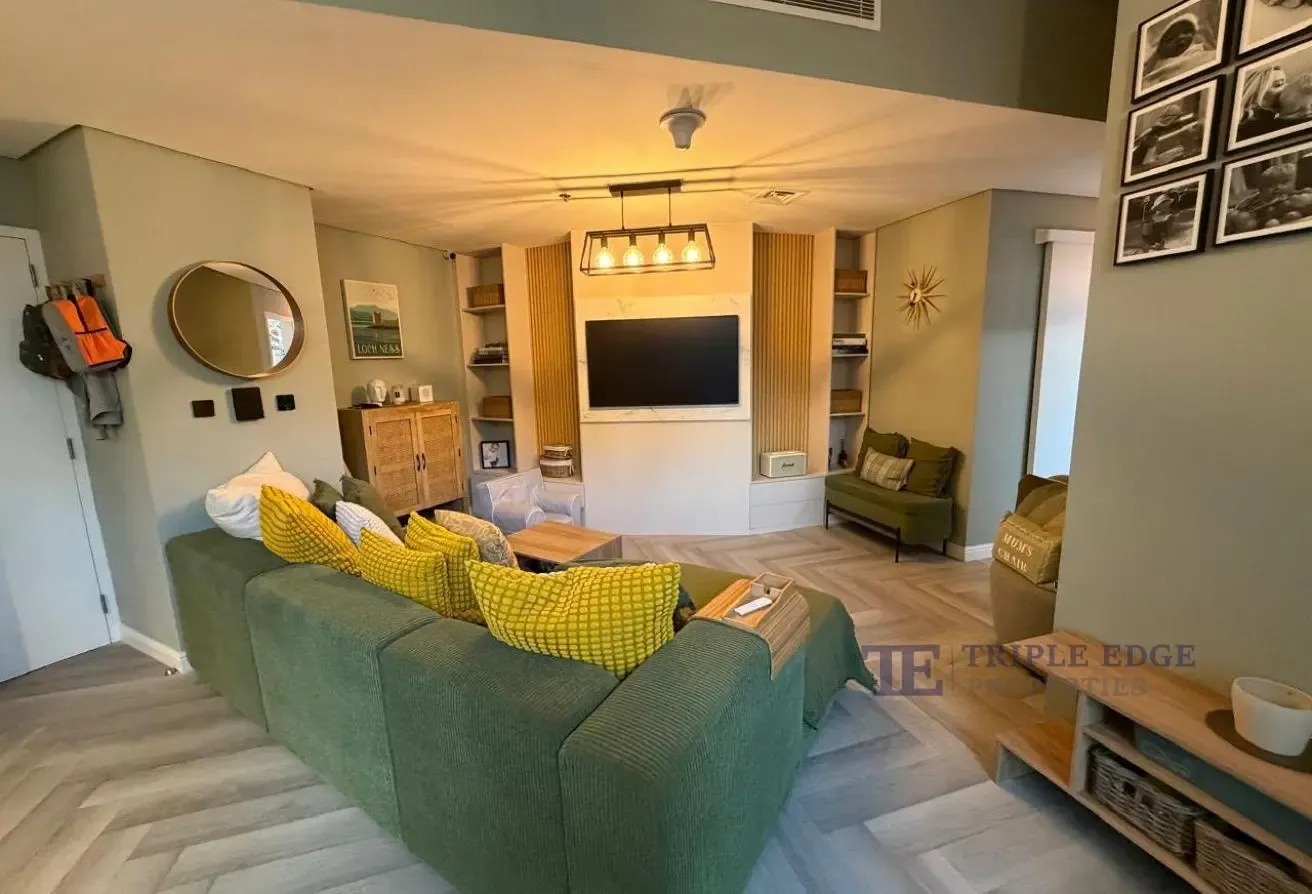 UPGRADED | UNFURNISHED | ONE + STUDY