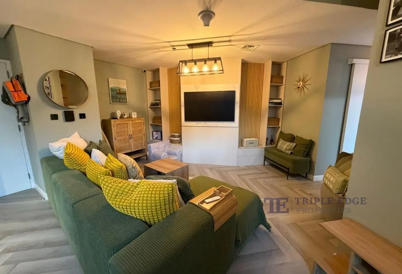 UPGRADED | UNFURNISHED | ONE + STUDY