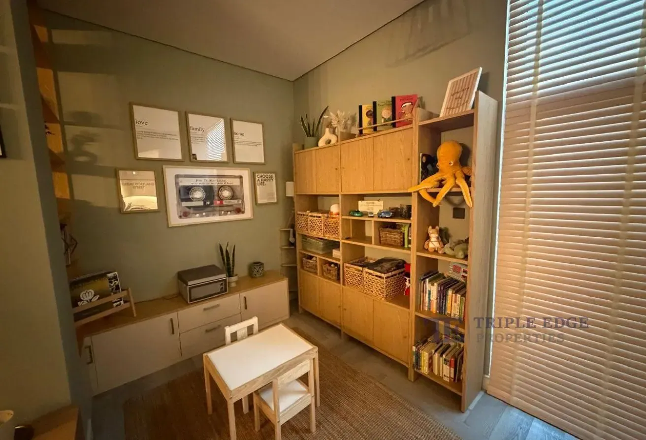 UPGRADED | UNFURNISHED | ONE + STUDY
