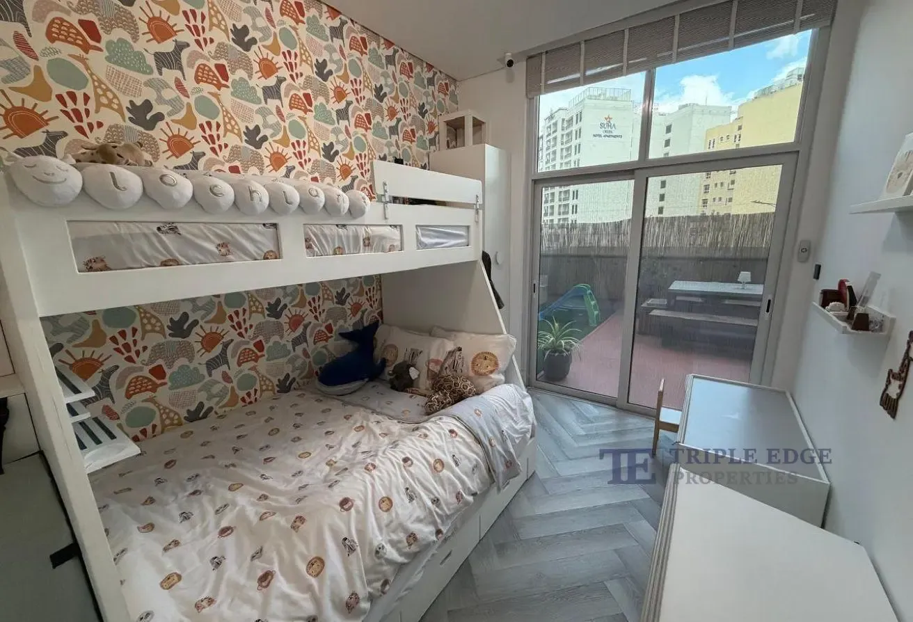 UPGRADED | UNFURNISHED | ONE + STUDY