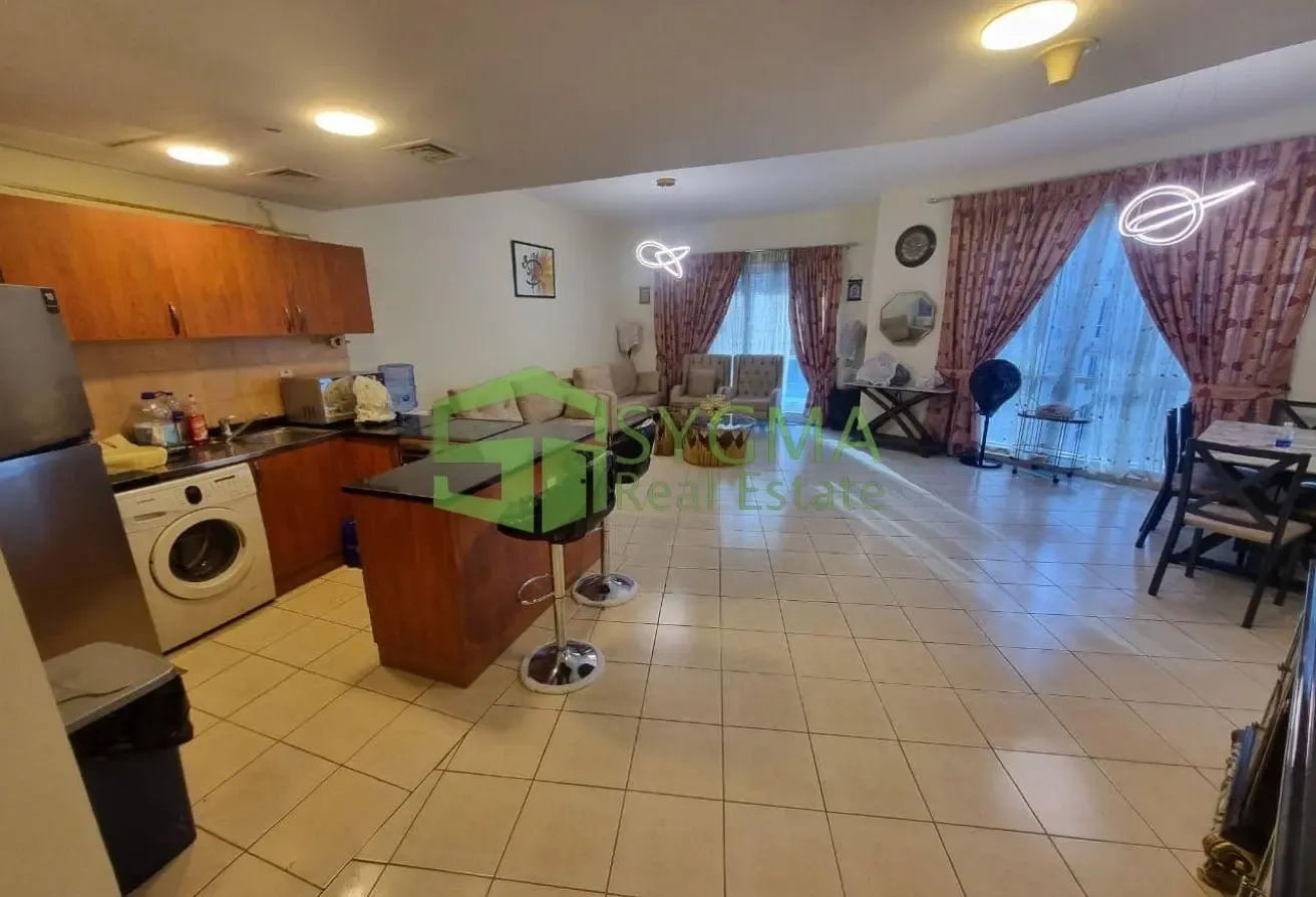 Fully Furnished | With parking | Prime location