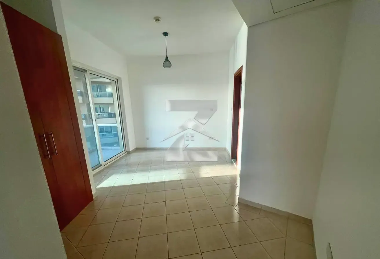 Vacant! Huge Layout | Lake View | Unfurnished