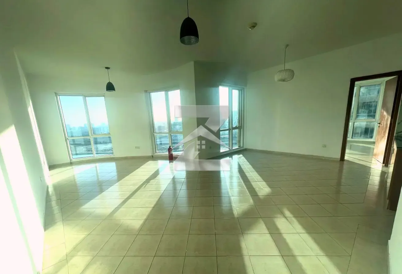 Vacant! Huge Layout | Lake View | Unfurnished