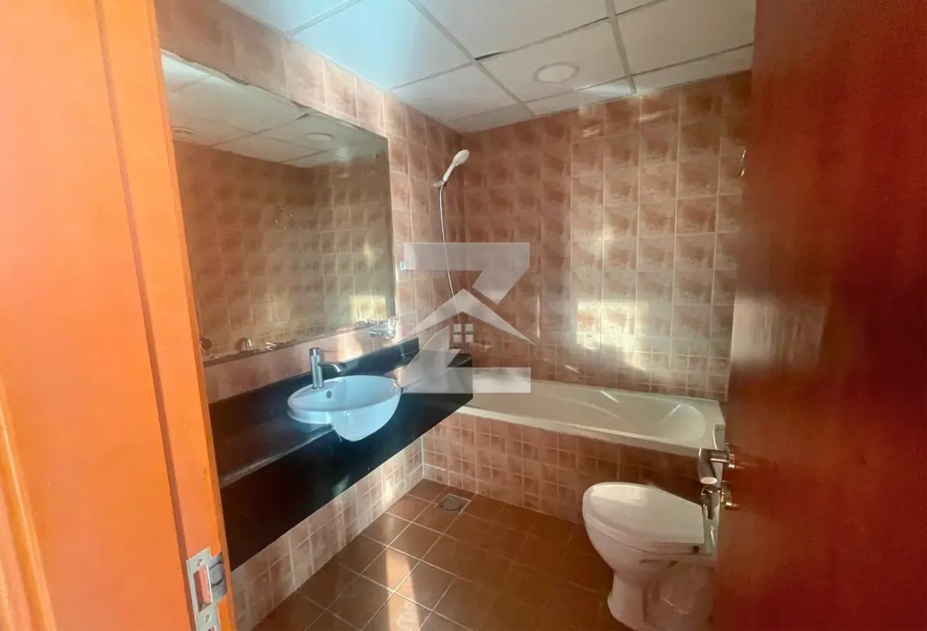 Vacant! Huge Layout | Lake View | Unfurnished