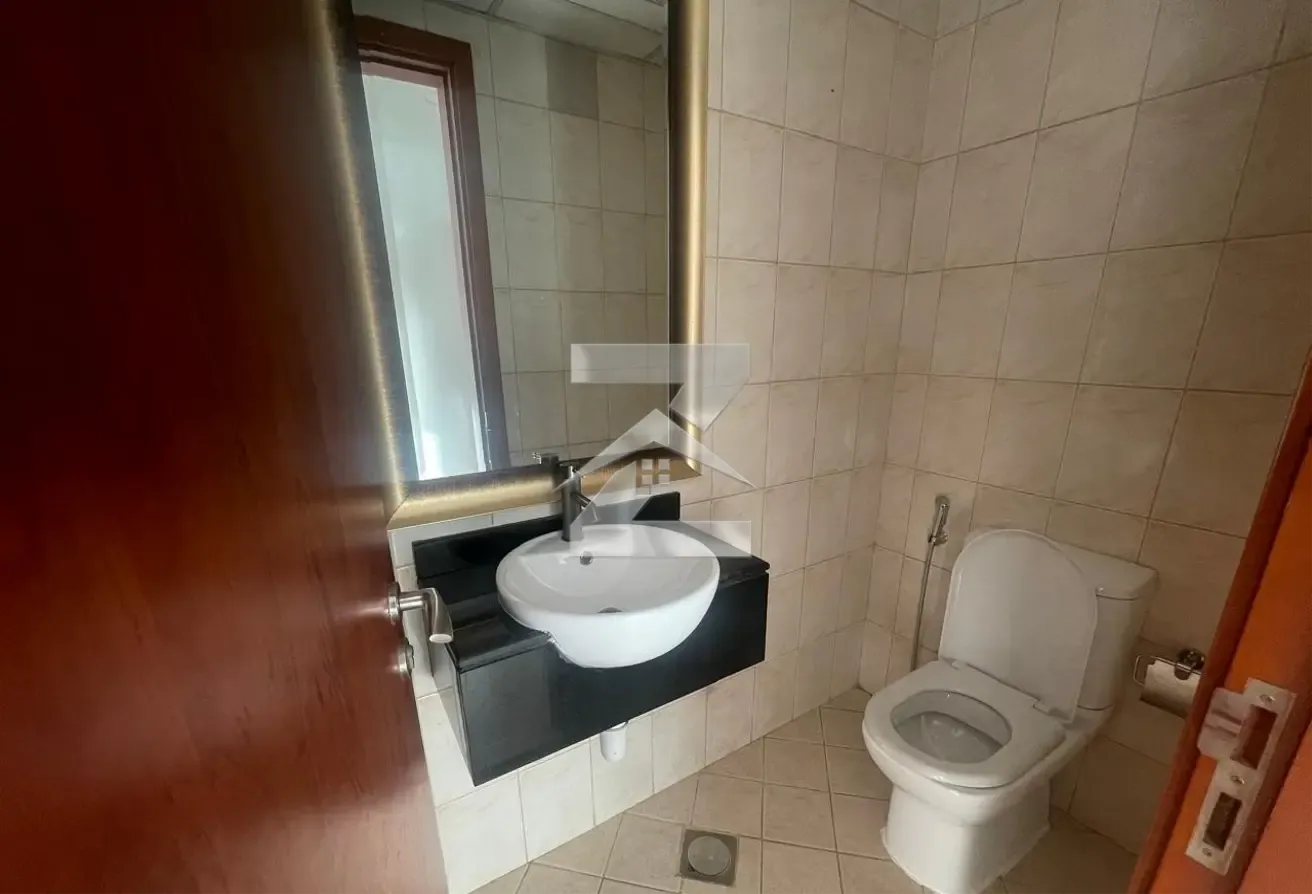 Vacant! Huge Layout | Lake View | Unfurnished