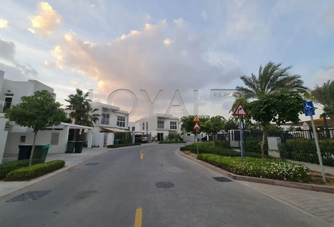 End Unit | Pool Facing | Well Maintained