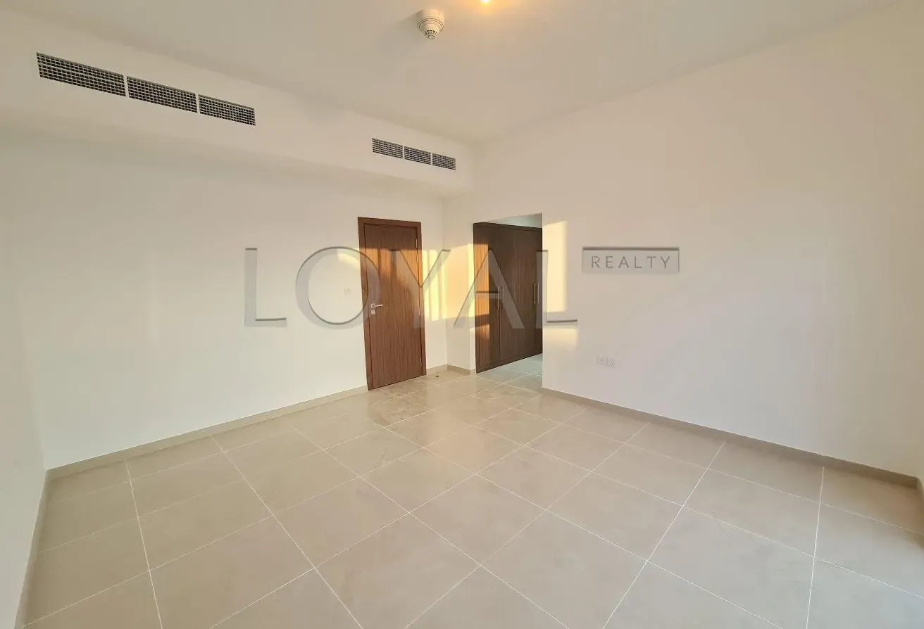 End Unit | Pool Facing | Well Maintained
