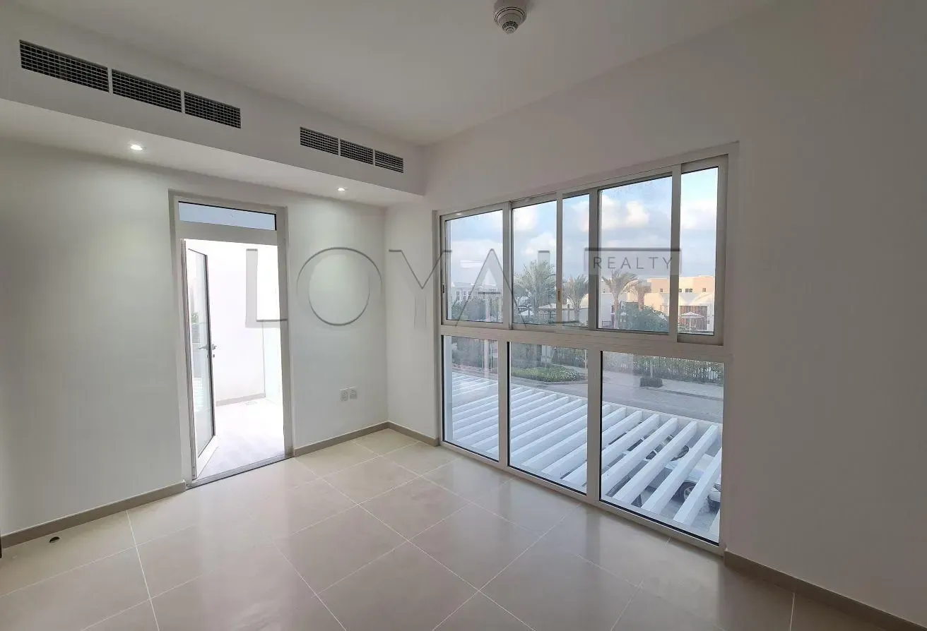 End Unit | Pool Facing | Well Maintained