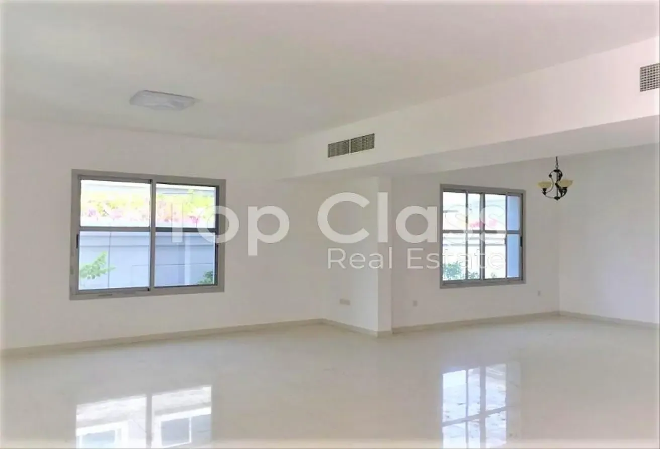 4BR Villa  |  Well Maintained |  Avail 9th Aug