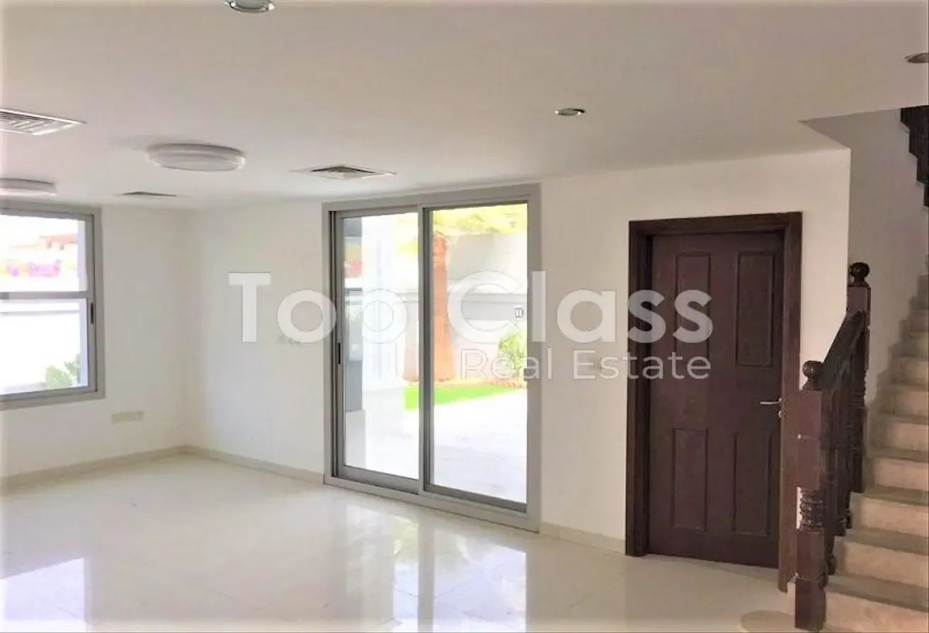 4BR Villa  |  Well Maintained |  Avail 9th Aug