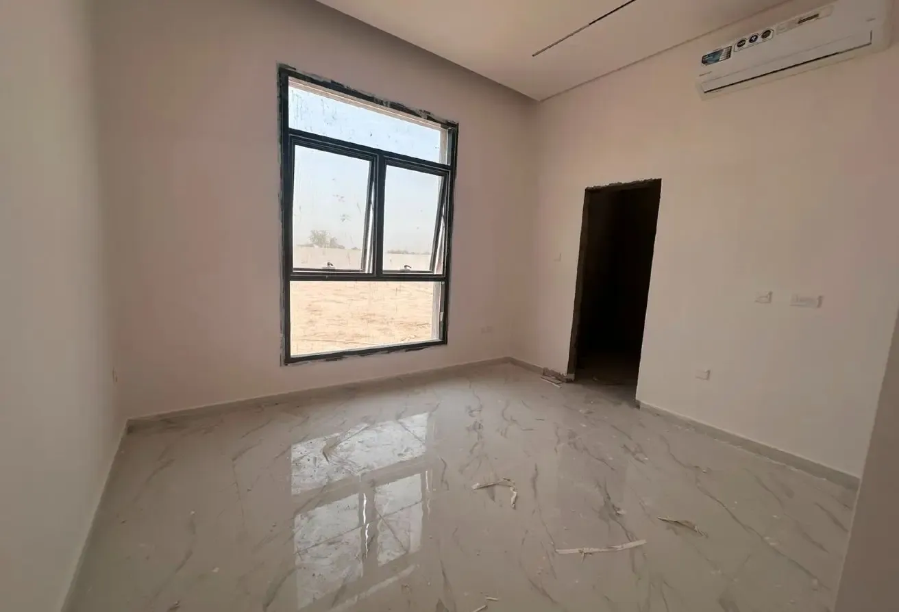 3 BR Villa in Al Aweer with Covered Parking