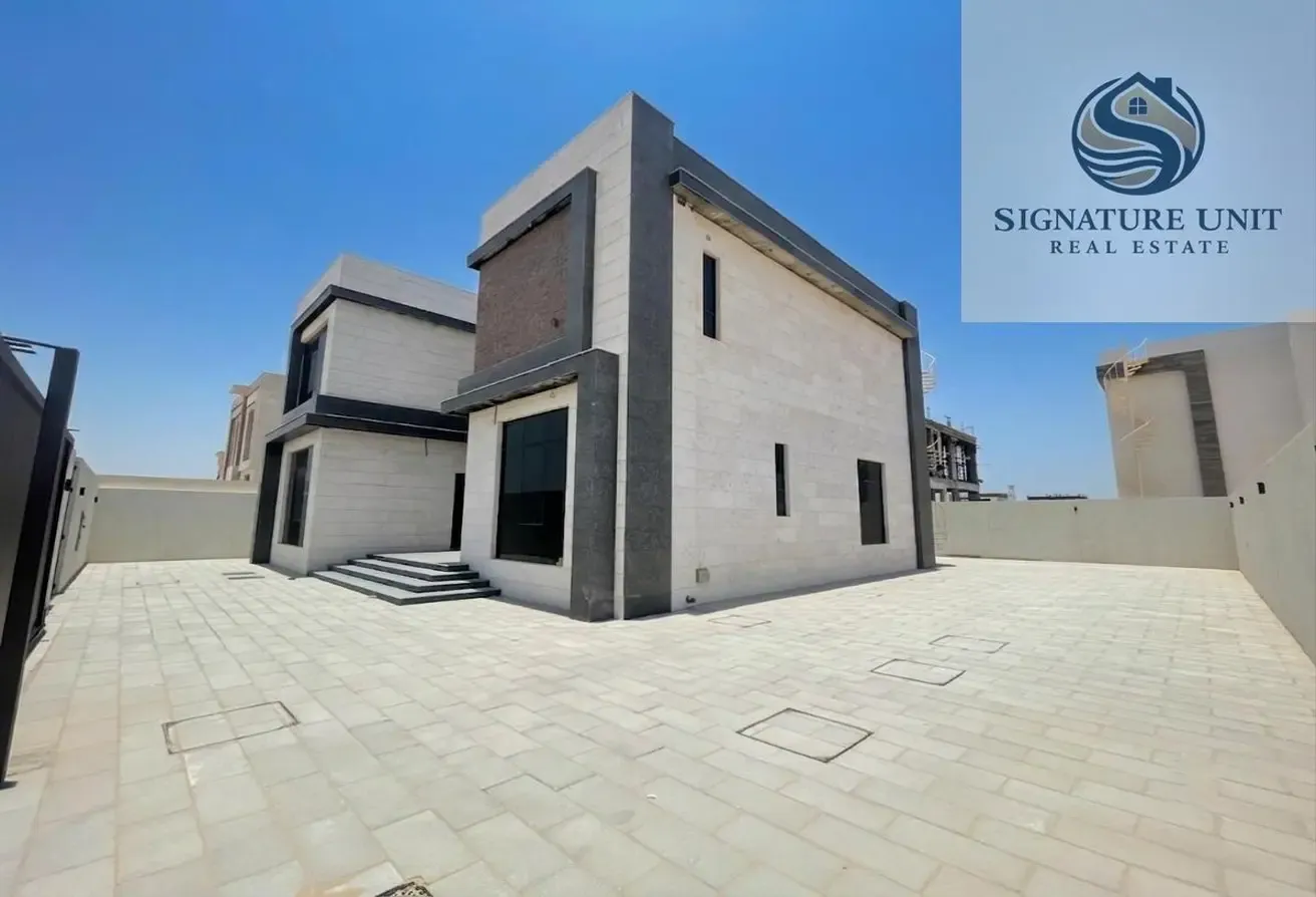 Spacious 4 Master BR Villa | Maid Room