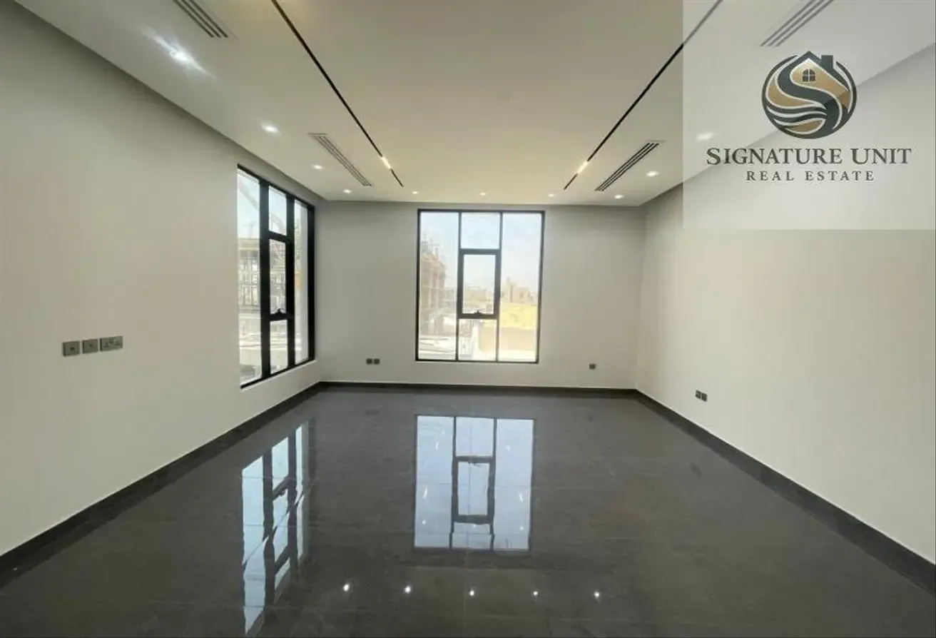 Spacious 4 Master BR Villa | Maid Room